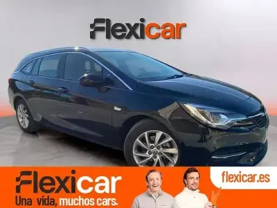 Usado Opel Astra Elegance 145 CV (106 kW) 2020 Negro Familiar