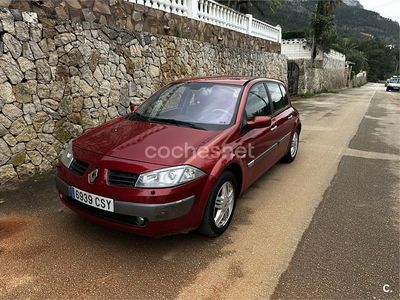 Usado Renault Mégane II Dynamique 120 CV (88 kW) 2004 Rojo Berlina