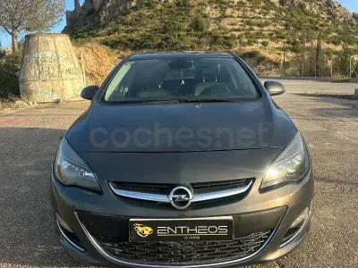 Usado Opel Astra Excellence 110 CV (80 kW) 2013 Beige Familiar