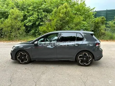Usado VW Golf VIII R-line 150 CV (110 kW) 2025 Gris / plata Berlina