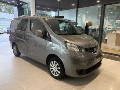 Usado Nissan Evalia Comfort 110 CV (80 kW) 2018 Gris / plata Monovolumen