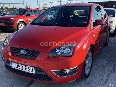 Usado Ford Focus S 136 CV (100 kW) 2007 Rojo Berlina