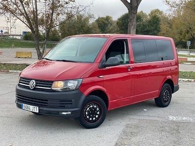 Rojo Usado 2016 VW Multivan Van | 20.900 €