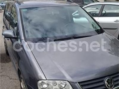 Usado VW Touran Trendline 140 CV (102 kW) 2005 Gris / plata Monovolumen