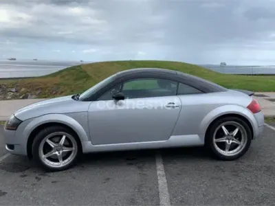 Usado Audi TT 180 CV (132 kW) 2004 Gris / plata Coupe