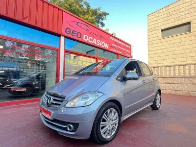 Usado Mercedes A180 109 CV (80 kW) 2009 Gris / plata Monovolumen