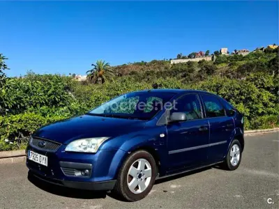 Usado Ford Focus Trend 100 CV (73 kW) 2006 Azul Berlina