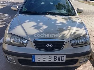Gris / plata Usado 2002 Hyundai Elantra GLS Berlina | 3800 €