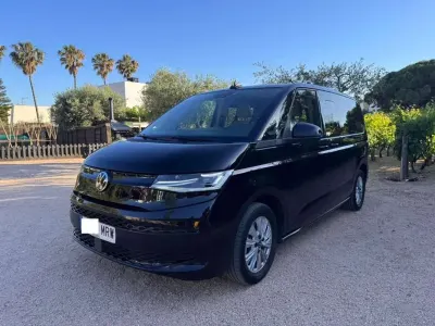 Usado VW Multivan Life 218 CV (160 kW) 2024 Negro Monovolumen