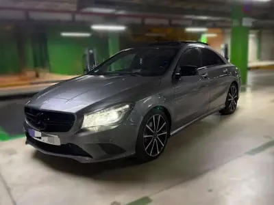 Usado Mercedes CLA200 AMG line 156 CV (114 kW) 2013 Gris Coupe