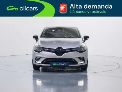 Usado Renault Clio LIMITED 90 CV (66 kW) 2019 Plateado Utilitario