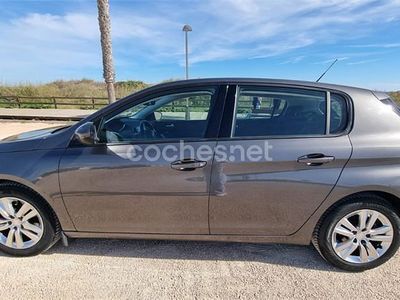 Usado Peugeot 308 Allure 110 CV (80 kW) 2020 Gris / plata Berlina