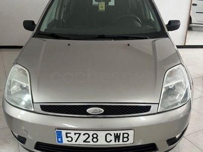 Beige Usado 2004 Ford Fiesta Trend Utilitario | 3100 € (Precio justo)
