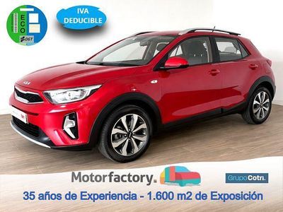 Usado Kia Stonic 101 CV (74 kW) 2021 Burdeos SUV