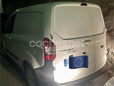 Usado Ford Tourneo Courier Trend 75 CV (55 kW) 2016 Blanco Monovolumen
