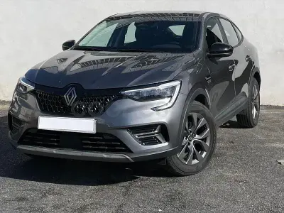 Nuevo Renault Arkana Evolution 140 CV (102 kW) 2025 Gris / plata SUV