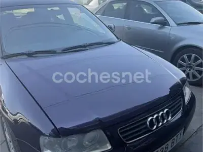 Usado Audi A3 Attraction 130 CV (95 kW) 2002 Violeta / lila Utilitario