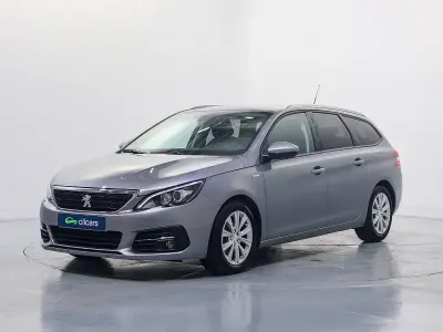 Usado Peugeot 308 SW Style 130 CV (95 kW) 2018 Gris / plata Familiar