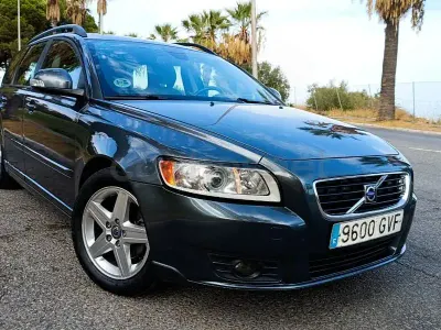 Usado Volvo V50 Summum 115 CV (84 kW) 2010 Gris / plata Familiar