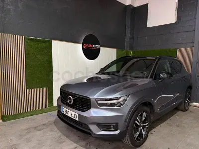 Usado Volvo XC40 R-Design 190 CV (139 kW) 2018 Gris / plata SUV