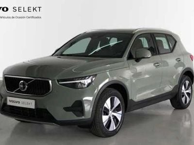 Verde Usado 2023 Volvo XC40 Core SUV | 35.600 €