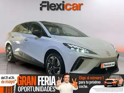 Begagnad MG MG4 EV Comfort 150 kW (204 HK) 2023 Vit Halvkombi