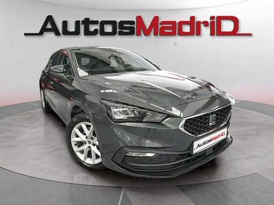 Usado Seat Leon Style 150 CV (110 kW) 2021 Gris / plata Berlina