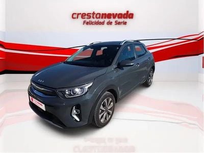 Usado Kia Stonic 120 CV (88 kW) 2021 Gris / plata SUV