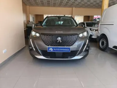 Usado Peugeot 2008 Allure 110 CV (80 kW) 2021 Gris SUV