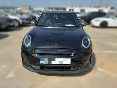 Usado Mini Cooper SE 135 kW (184 CV) 2022 Negro Utilitario
