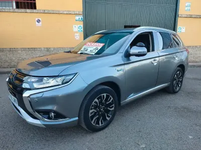 Usado Mitsubishi Outlander P-HEV 203 CV (149 kW) 2017 Gris