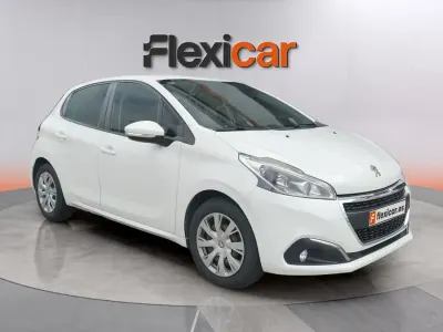 Usado Peugeot 208 Active 82 CV (60 kW) 2018 Blanco Utilitario