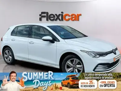 Usado VW Golf VIII Life 115 CV (84 kW) 2022 Blanco Familiar