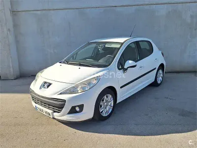 Usado Peugeot 207 70 CV (51 kW) 2011 Blanco Berlina