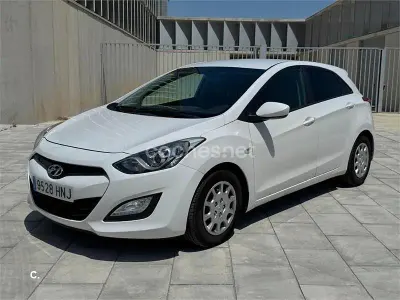 Usado Hyundai i30 Base 90 CV (66 kW) 2012 Blanco Berlina