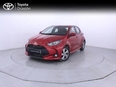 Usado Toyota Yaris Hybrid Active 116 CV (85 kW) 2025 Rojo Berlina