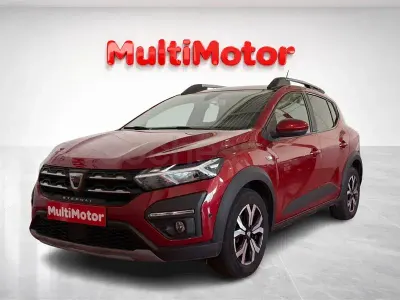 Usado Dacia Sandero Comfort 91 CV (66 kW) 2021 Rojo Berlina