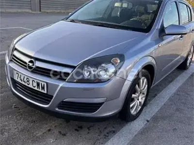 Usado Opel Astra Enjoy 90 HP (66 kW) 2004 Cinzento Sedan
