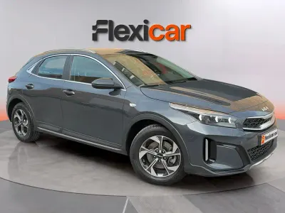Usado Kia XCeed 101 HP (74 kW) 2024 Cinzento SUV