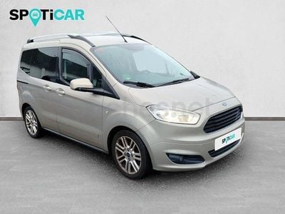 Usado Ford Tourneo Courier Ambiente 100 CV (73 kW) 2017 Beige Monovolumen