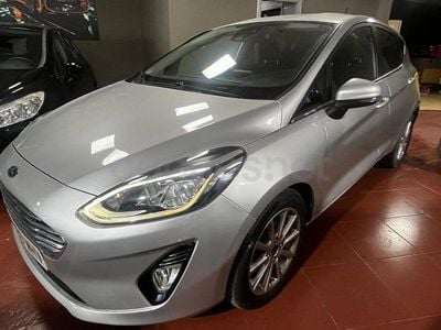 Usado Ford Fiesta Trend 75 CV (55 kW) 2019 Gris / plata Utilitario