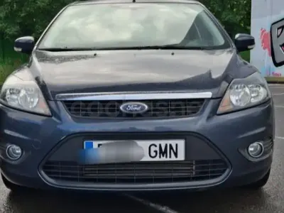 Usado Ford Focus Trend 109 CV (80 kW) 2009 Gris / plata Berlina