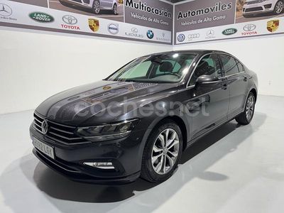 Gris / plata Usado 2020 VW Passat Executive Berlina | 13.990 € (Un poco caro)