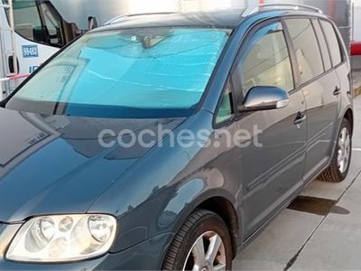 Usado VW Touran Highline 136 CV (100 kW) 2004 Gris / plata Monovolumen