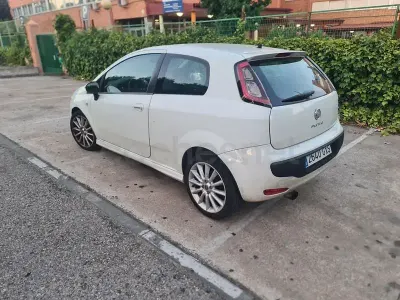 Usado Fiat Punto Sport 90 CV (66 kW) 2010 Blanco Utilitario