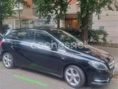 Usado Mercedes B180 109 CV (80 kW) 2013 Negro Utilitario
