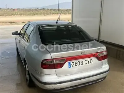 Usado Seat Toledo Sport 105 CV (77 kW) 2004 Gris / plata Berlina