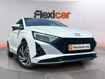 Usado Hyundai i20 101 CV (74 kW) 2025 Blanco Utilitario