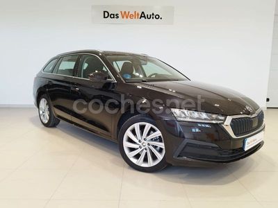 Usado Skoda Octavia 204 CV (150 kW) 2022 Negro Familiar