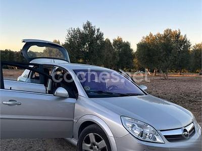 Usado Opel Signum Elegance 150 CV (110 kW) 2006 Gris / plata Utilitario